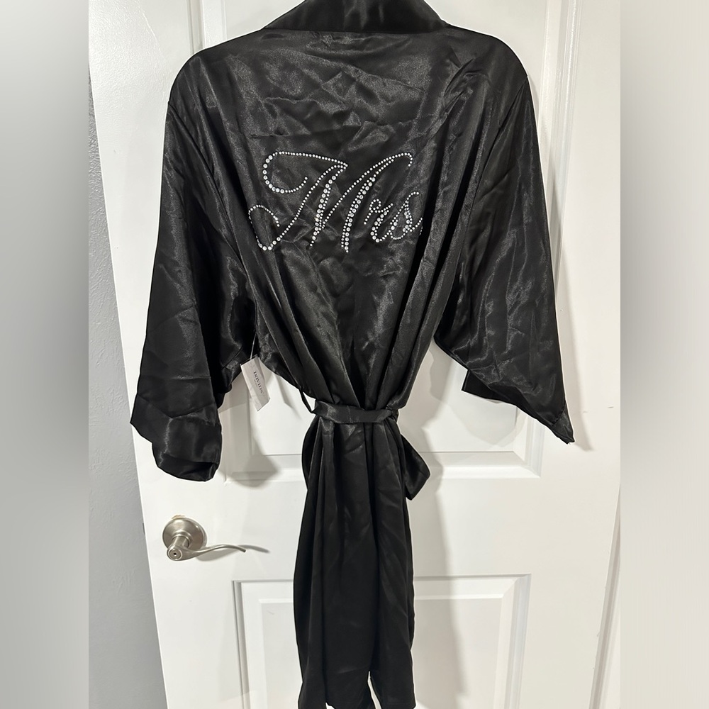 NWT David’s Bridal Mrs. Satin Robe - Picture 6 of 9